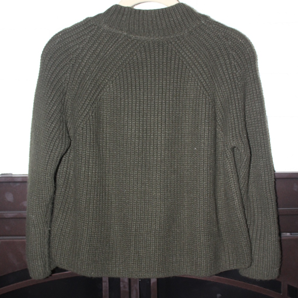 TOPSHOP 1/4 Sleeve Olive Knit Sweater (PETITE)